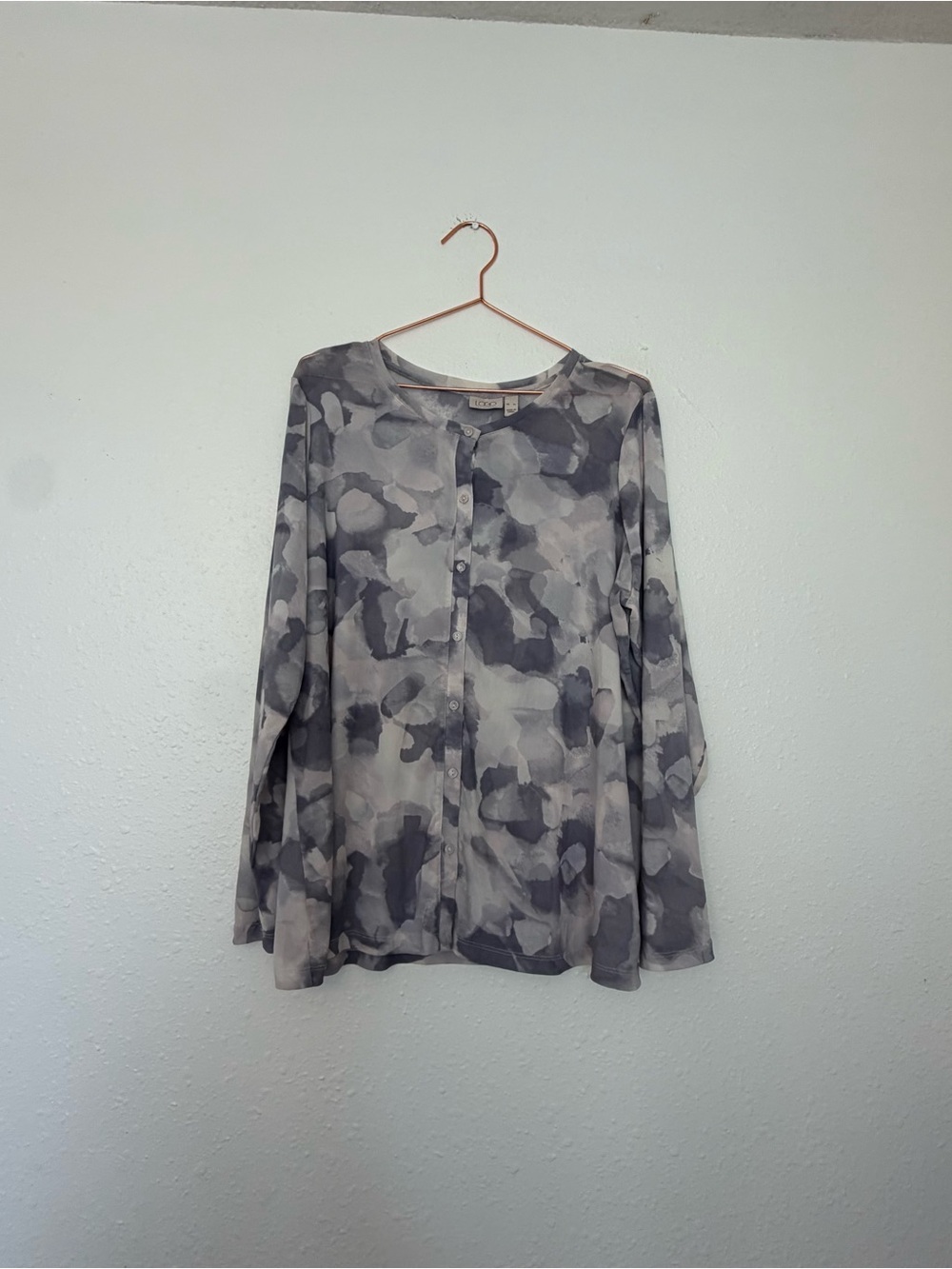 Logo Lori Goldstein Light Gray Camouflage-Print Button Front cardigan Shirt